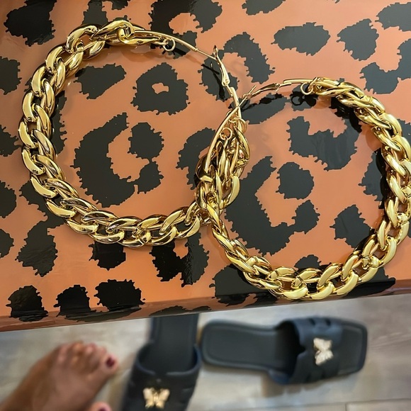 Fashion Nova Chain Link Hoops - Picture 6 of 9